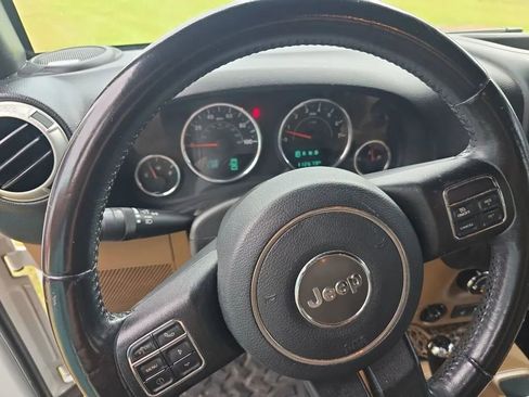 Used 2016 Jeep Wrangler Unlimited Sahara w/ Connectivity Group image 18