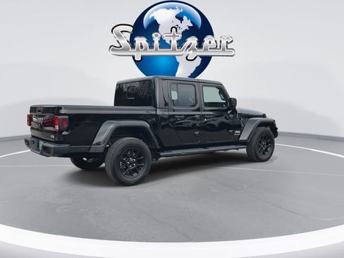 Used 2023 Jeep Gladiator Overland image 4