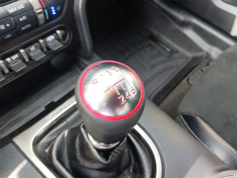 Used 2016 Ford Mustang Shelby GT350 w/ Technology Package image 31