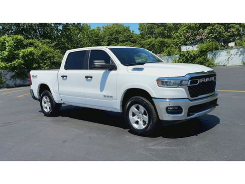 Used 2025 RAM 1500 Big Horn AWD/4WD image 2