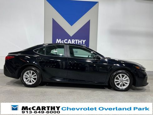 Used 2025 Toyota Camry LE image 4