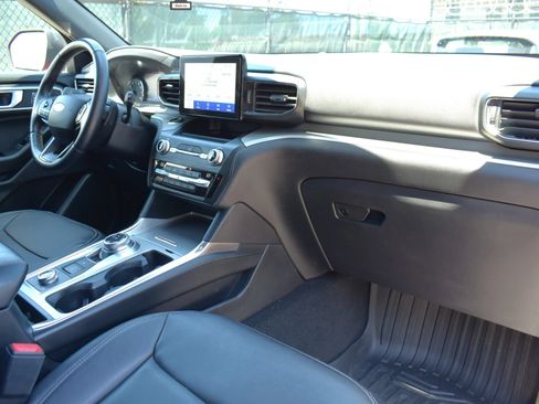 Used 2020 Ford Explorer XLT w/ Equipment Group 202A AWD/4WD image 68