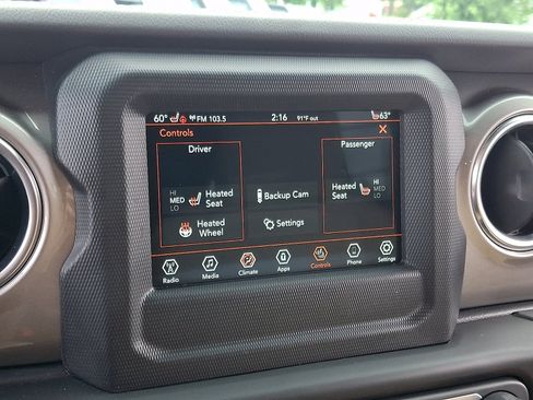 Used 2019 Jeep Wrangler Unlimited Sahara w/ Cold Weather Group AWD/4WD image 17