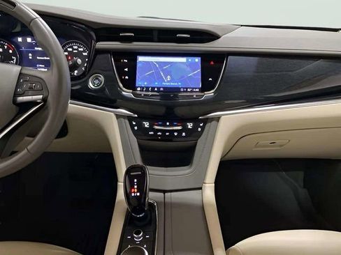 Used 2023 Cadillac XT6 Premium Luxury w/ Technology Package AWD/4WD image 15