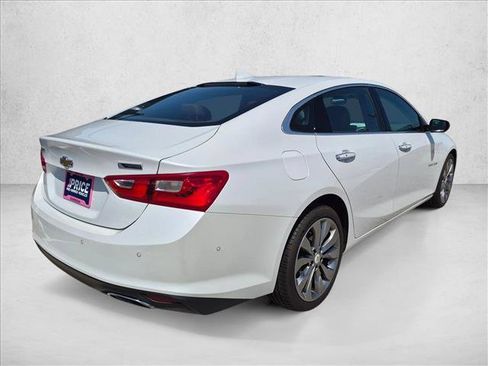 Used 2018 Chevrolet Malibu Premier w/ Premier Sun and Wheel Package FWD image 4