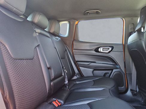 New 2026 Jeep Compass Latitude image 32