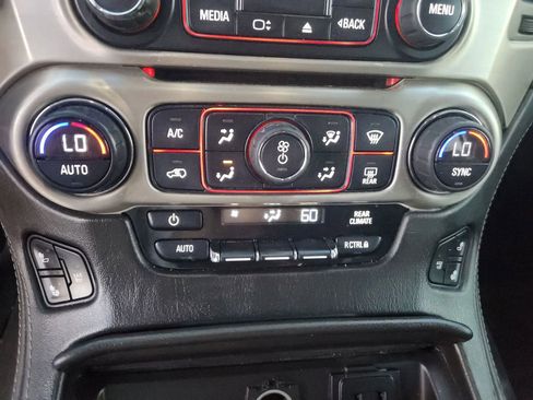 Used 2015 GMC Yukon XL Denali w/ Touring Package AWD/4WD image 27