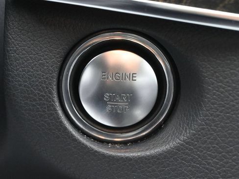 Used 2014 Mercedes-Benz E 250 BlueTEC Sedan image 9