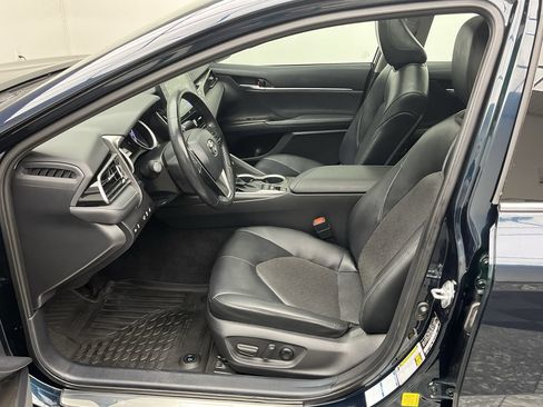 Used 2021 Toyota Camry XLE w/ Navigation Package AWD/4WD image 3