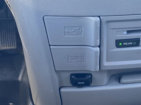 Used 2016 Honda Odyssey SE image 31