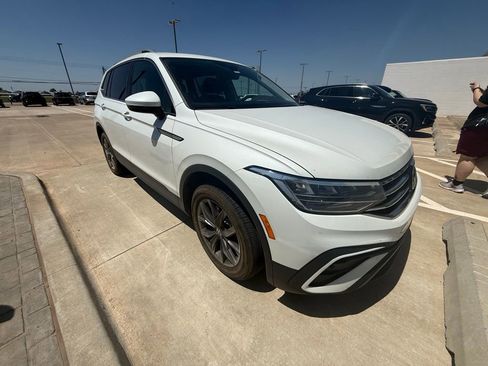 Used 2023 Volkswagen Tiguan SE FWD image 4