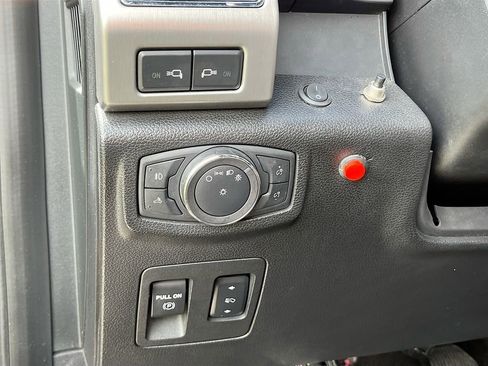 Used 2018 Ford F150 Platinum w/ Equipment Group 701A Luxury image 10