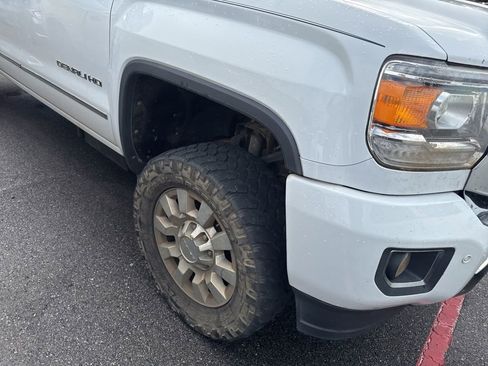 Used 2016 GMC Sierra 2500 Denali w/ Duramax Plus Package AWD/4WD image 7