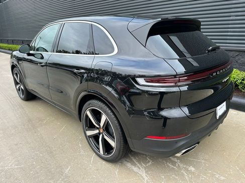 Used 2026 Porsche Cayenne E-Hybrid AWD/4WD image 3