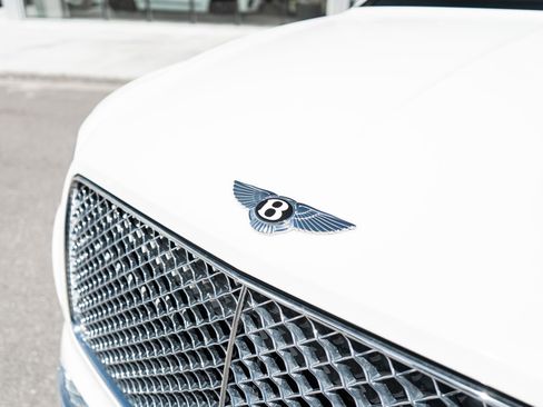 Certified 2022 Bentley Bentayga AWD/4WD image 21
