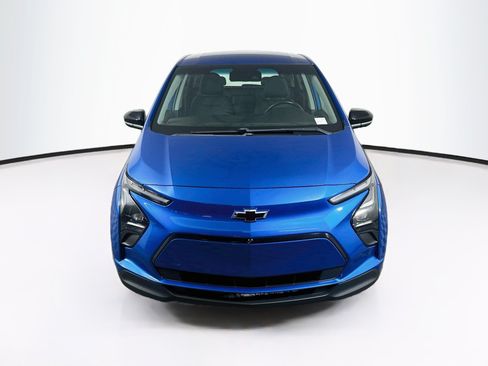 Used 2022 Chevrolet Bolt LT w/ Infotainment Package FWD image 2