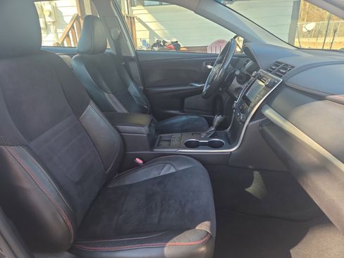 Used 2017 Toyota Camry XSE image 15