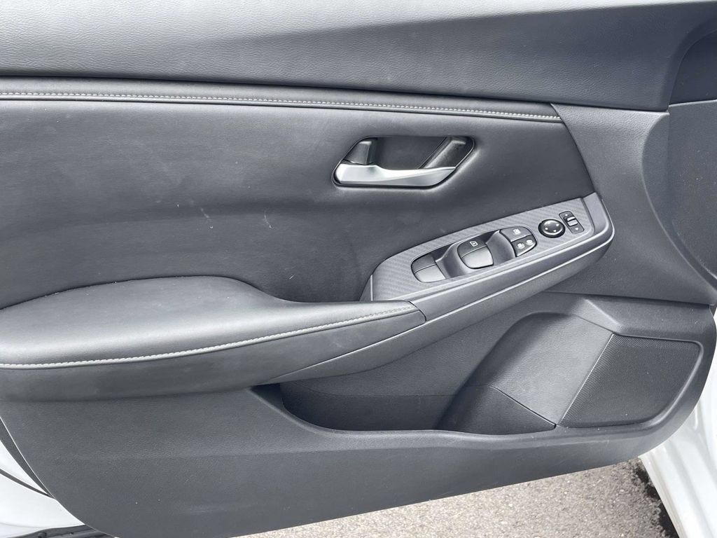 Used 2023 Nissan Sentra SV FWD image 13