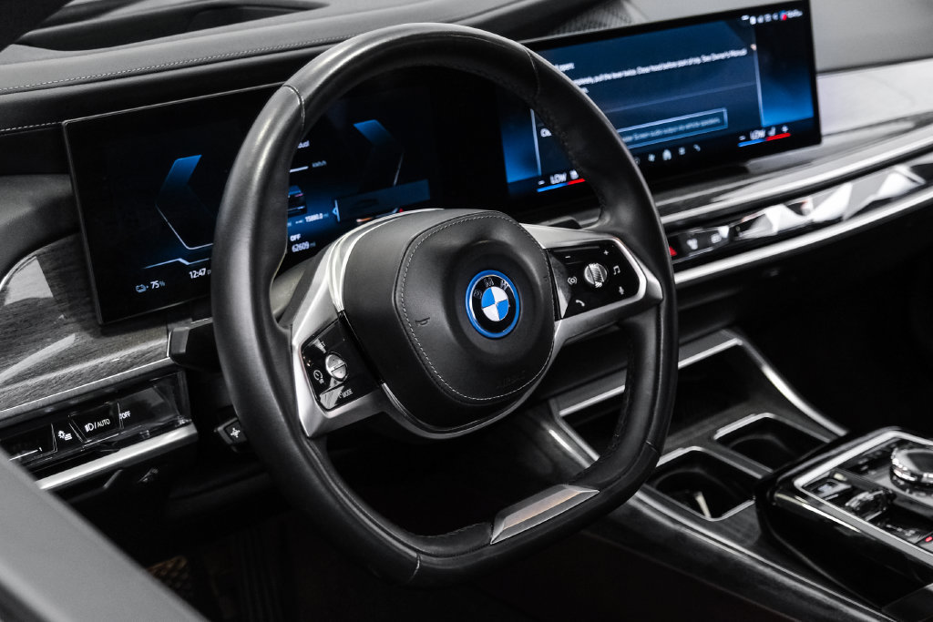 Used 2024 BMW i7 xDrive60 AWD/4WD image 17