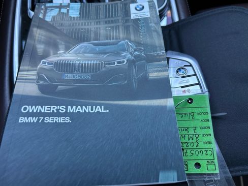 Used 2022 BMW 750i xDrive w/ Autobahn Package AWD/4WD image 19