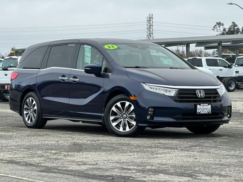 Used 2023 Honda Odyssey EX-L image 2