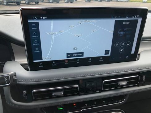 Used 2022 Lincoln Nautilus Reserve w/ Monochromatic Package image 8