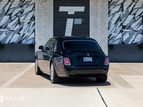 Used 2023 Rolls-Royce Phantom Extended Wheelbase RWD image 11