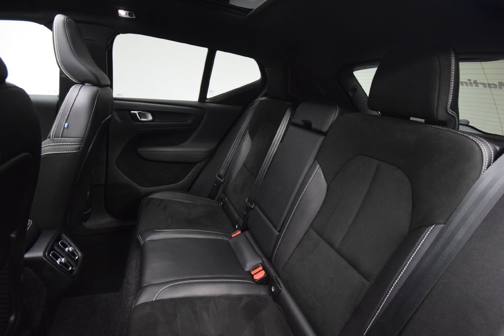 Used 2021 Volvo XC40 T5 R-Design w/ Climate Package AWD/4WD image 20