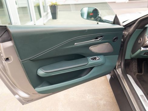 Used 2025 Aston Martin V8 Vantage Coupe image 14