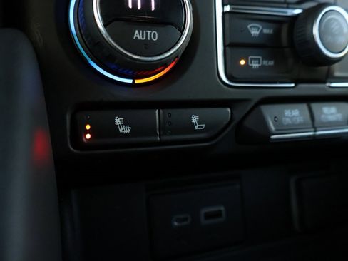 Used 2023 Chevrolet Tahoe Z71 image 40