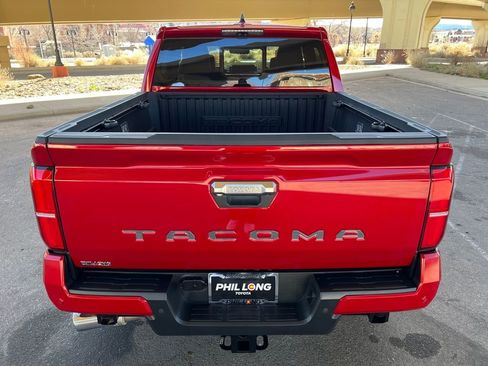 Used 2025 Toyota Tacoma Limited image 5