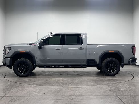 Used 2025 GMC Sierra 2500 AT4 image 5