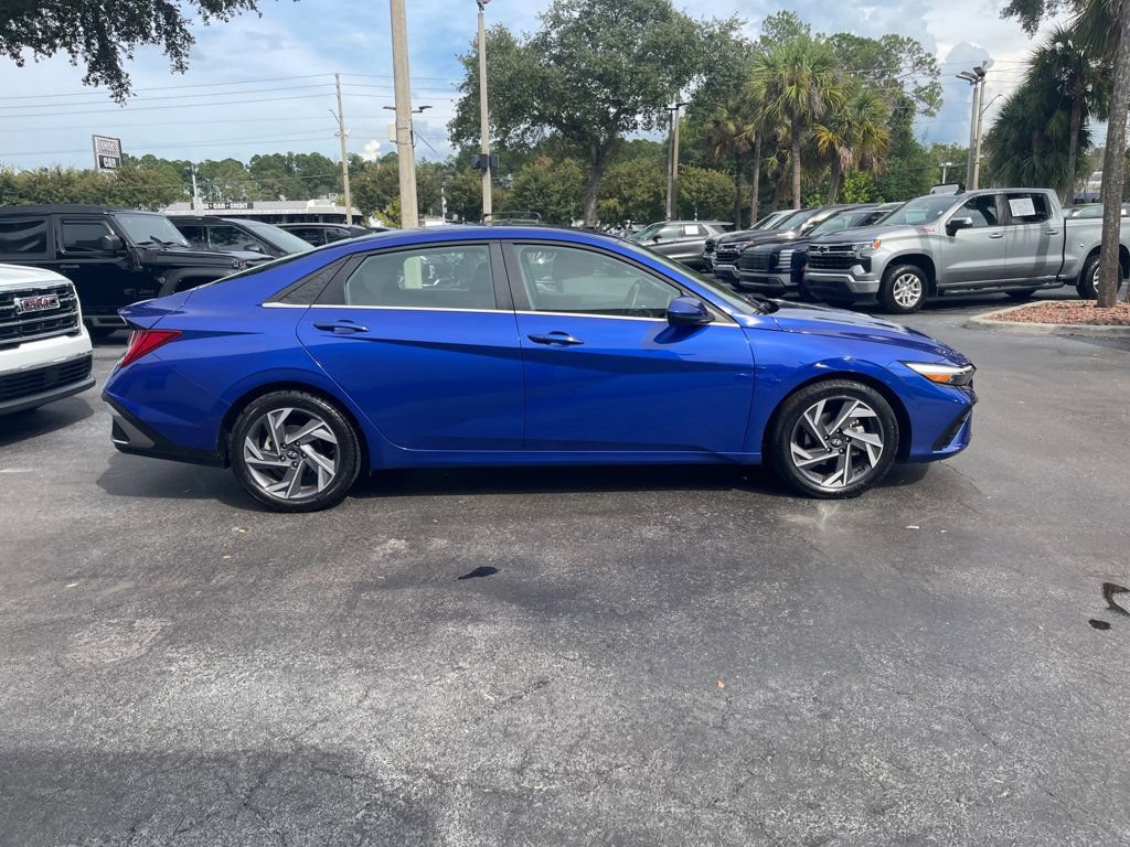Used 2025 Hyundai Elantra SEL FWD image 6