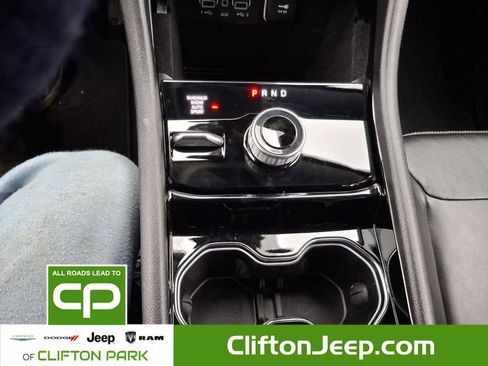 Used 2023 Jeep Grand Cherokee Limited w/ Black Appearance Package image 21