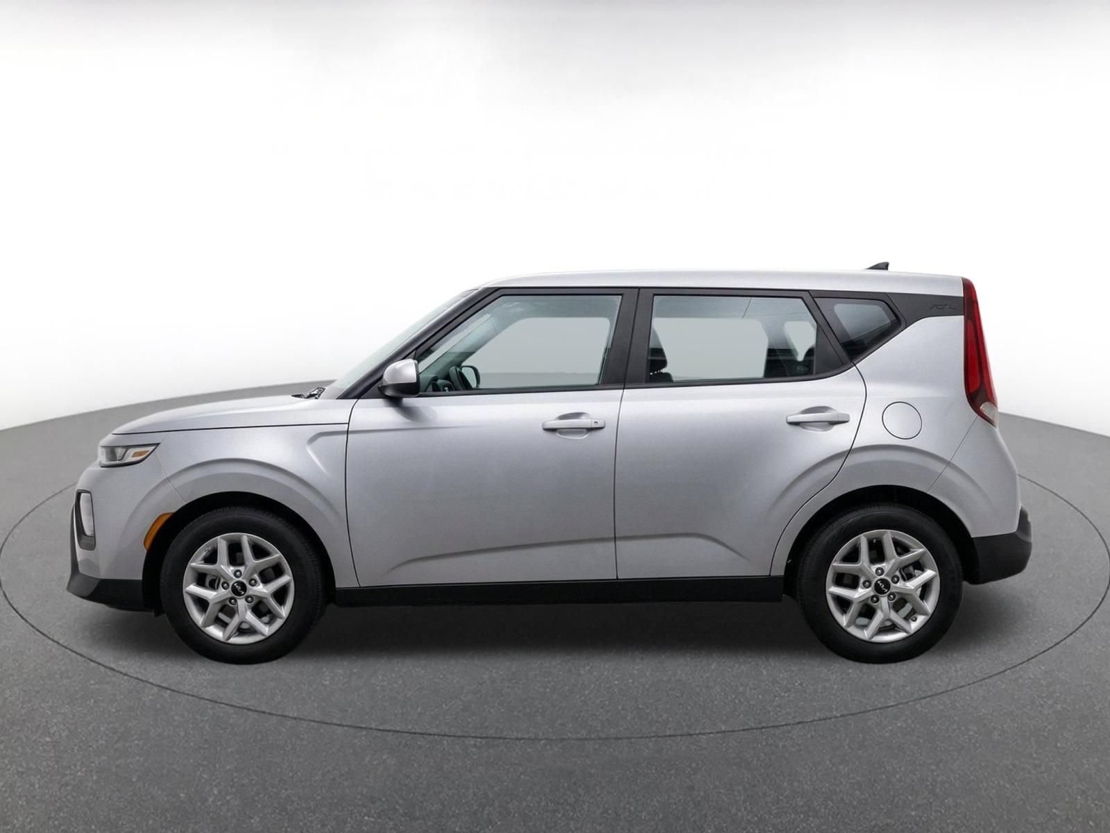 Used 2025 Kia Soul LX w/ LX Technology Package FWD image 4