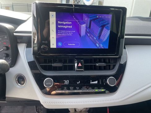 Used 2023 Toyota Corolla SE w/ SE Premium Package image 7