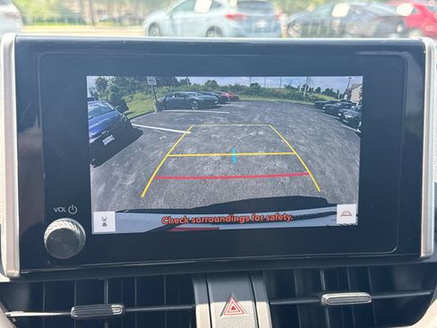 Used 2025 Toyota RAV4 XLE FWD image 15