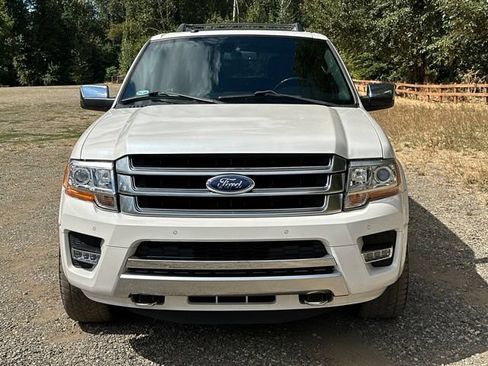 Used 2017 Ford Expedition Platinum AWD/4WD image 3
