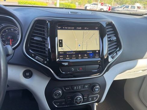 Used 2019 Jeep Cherokee Limited image 16
