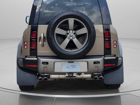 New 2025 Land Rover Defender 110 X-Dynamic SE AWD/4WD image 3