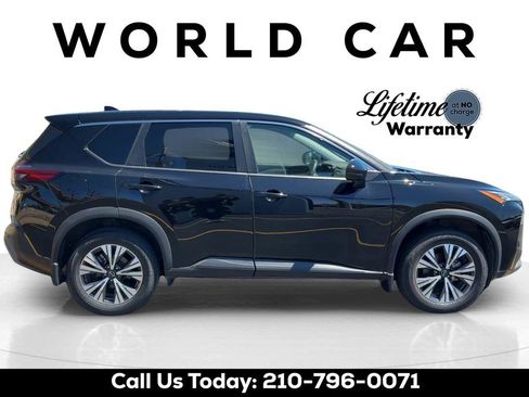 Used 2022 Nissan Rogue SV FWD image 2