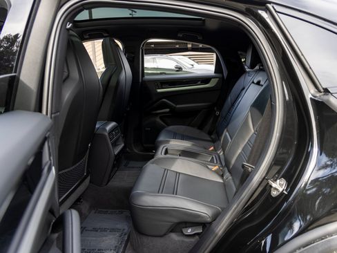 Certified 2025 Porsche Cayenne Coupe image 44