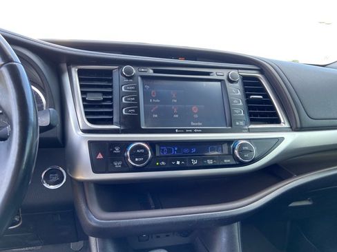 Used 2019 Toyota Highlander XLE image 39