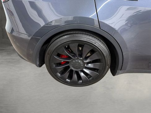Used 2022 Tesla Model Y Performance image 17