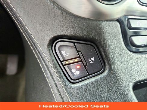 Used 2017 GMC Yukon XL SLT image 18