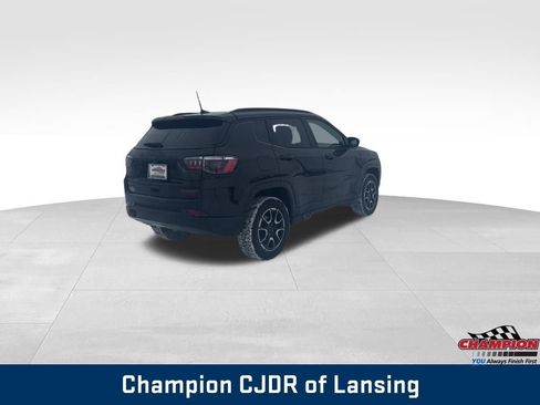Used 2025 Jeep Compass Trailhawk image 5