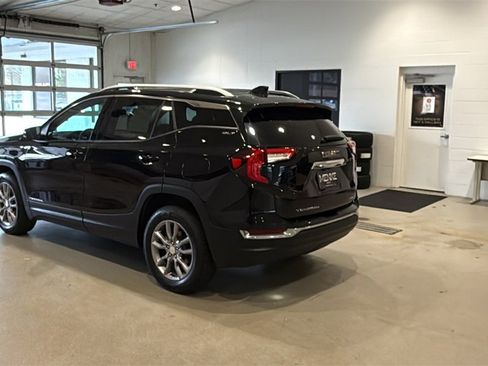 Used 2022 GMC Terrain SLT w/ Tech Package image 5