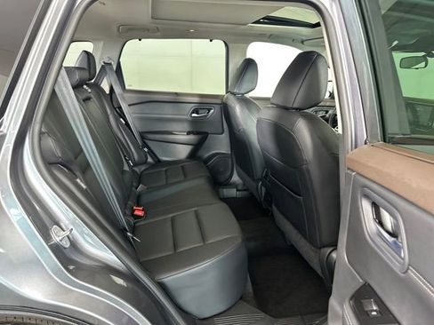 Used 2023 Nissan Rogue SV w/ SV Premium Package image 27