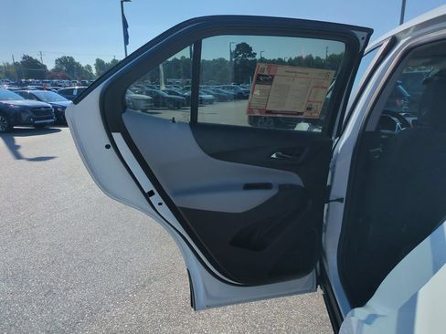 Used 2024 Chevrolet Equinox LT FWD image 27