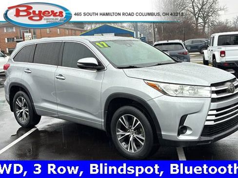 Used 2017 Toyota Highlander LE w/ Carpet Mat Package image 1